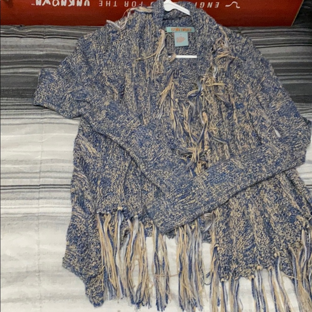 Sweater cardigan with tases on edges